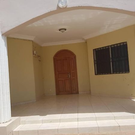 Touray Guest House Old Yundum Ngoại thất bức ảnh