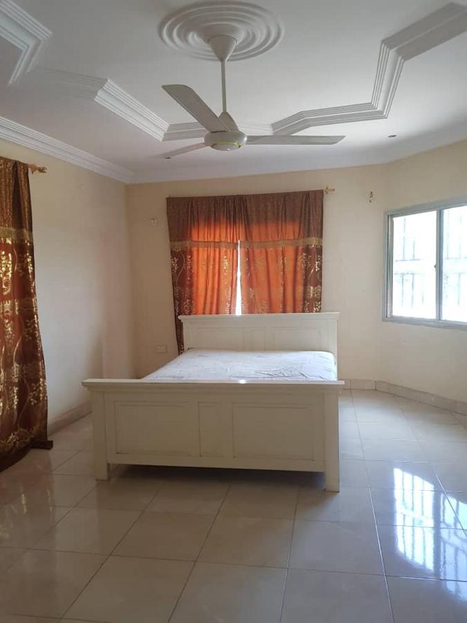 Touray Guest House Old Yundum Ngoại thất bức ảnh