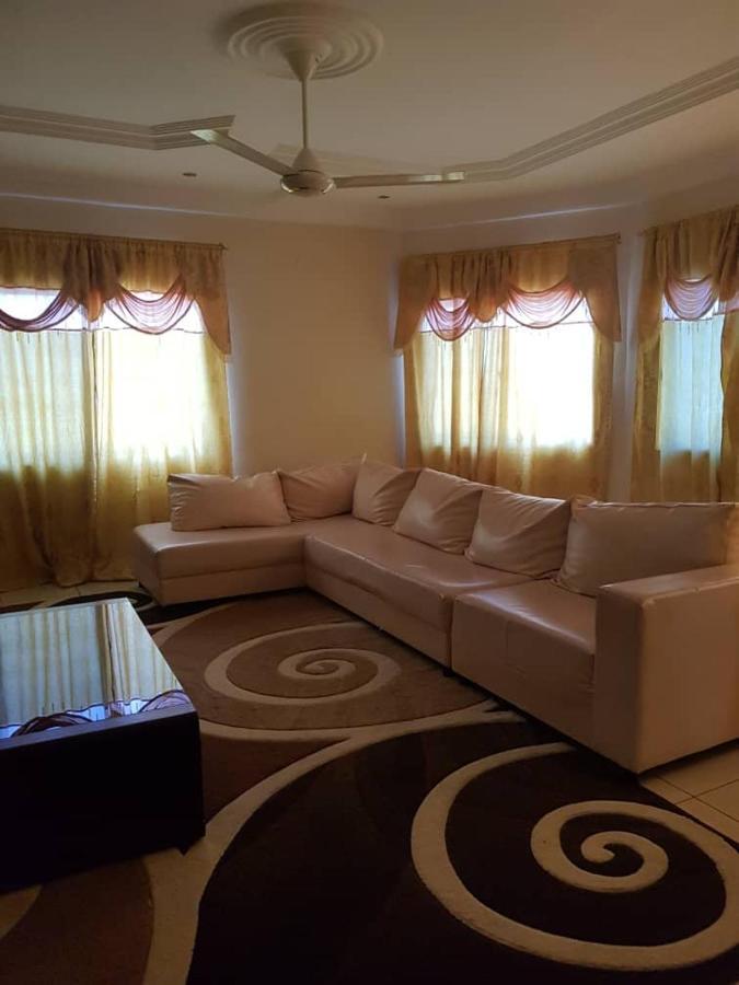 Touray Guest House Old Yundum Ngoại thất bức ảnh