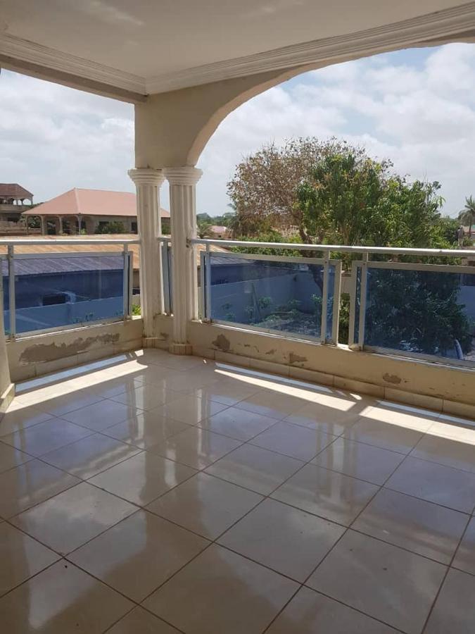 Touray Guest House Old Yundum Ngoại thất bức ảnh