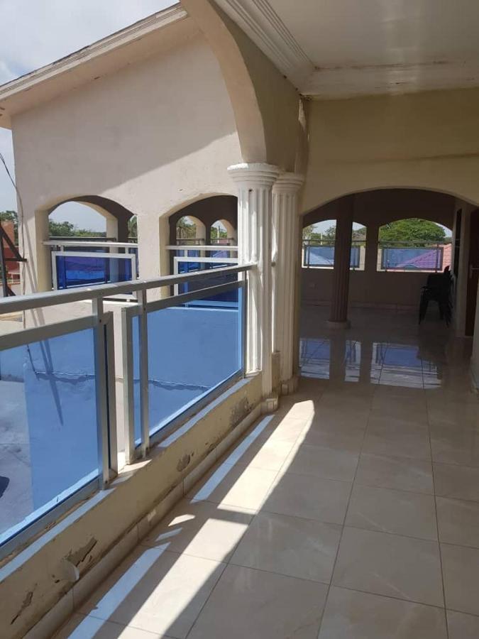Touray Guest House Old Yundum Ngoại thất bức ảnh