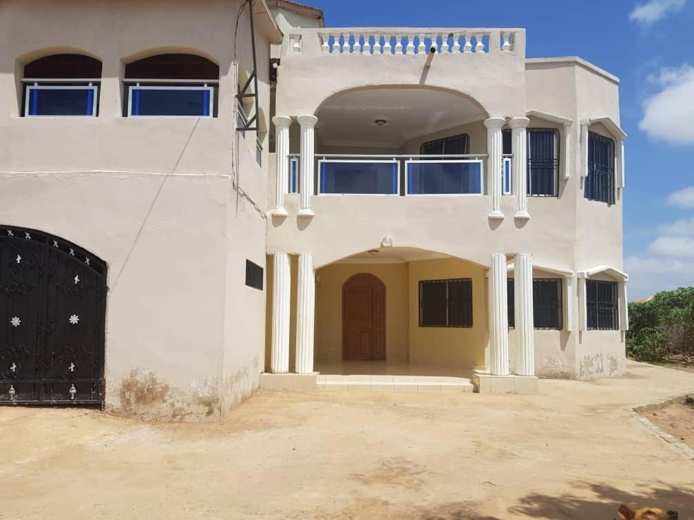 Touray Guest House Old Yundum Ngoại thất bức ảnh
