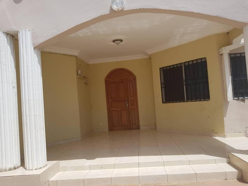 Touray Guest House Old Yundum Ngoại thất bức ảnh