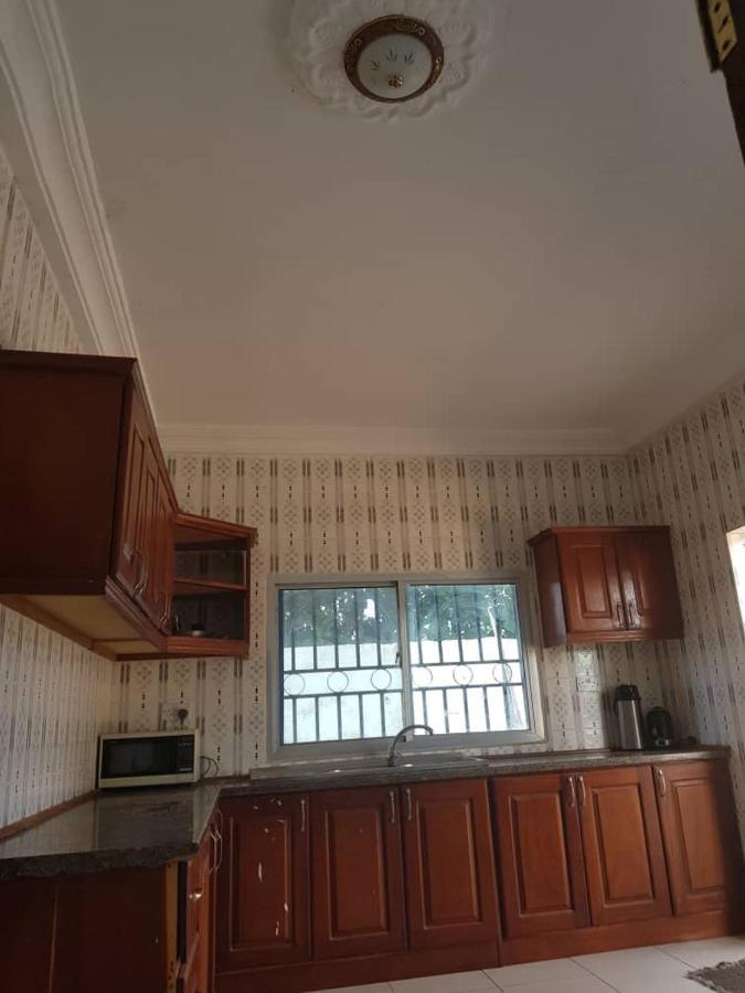 Touray Guest House Old Yundum Ngoại thất bức ảnh