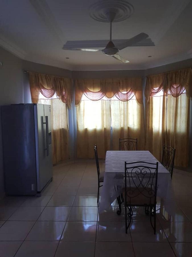 Touray Guest House Old Yundum Ngoại thất bức ảnh